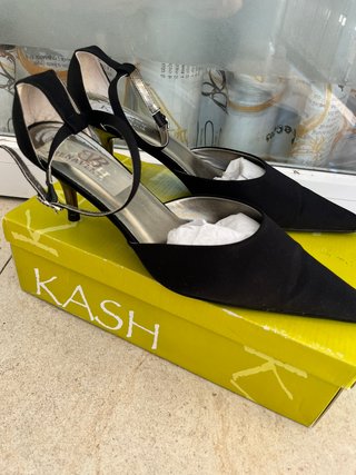 Zapatos de tacón elegantes negros