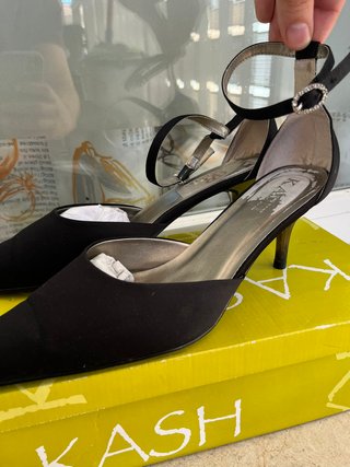 Zapatos de tacón elegantes negros