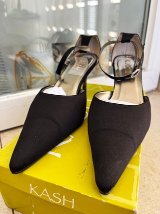 Zapatos de tacón elegantes negros