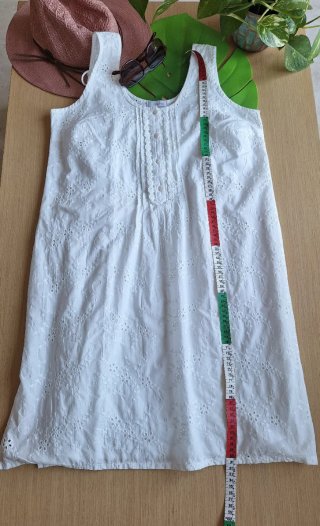 Vestido de verano blanco bordado