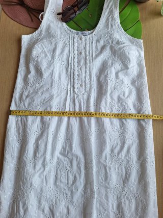 Vestido de verano blanco bordado
