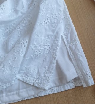 Vestido de verano blanco bordado