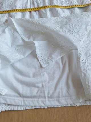 Vestido de verano blanco bordado