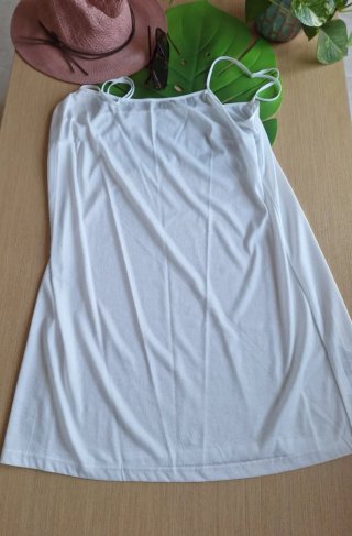 Vestido de verano blanco bordado