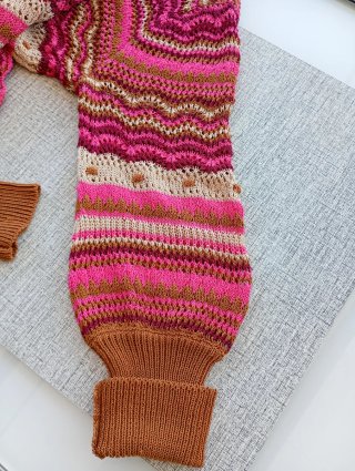 Jersey corto calado rosa y marrón