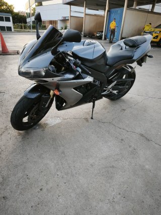 YAMAHA R1 2004