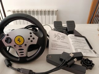 Volante Thrustmaster Ferrari + Pedales