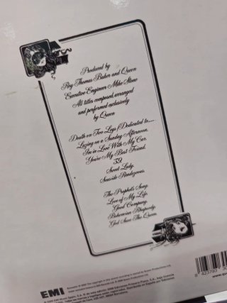 Libro CD Queen A Night At The Opera
