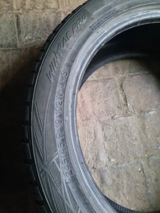 Neumáticos de invierno 245 45r19 102w nieve