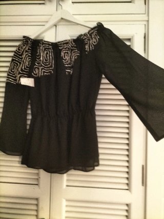 Camisa gasa negra bordados blancos