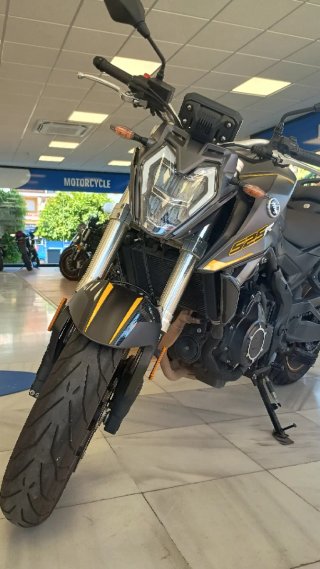 VOGE 525 R Naked Negra/Gris
