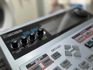 Caja de ritmos Boss DR-880