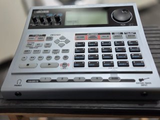 Caja de ritmos Boss DR-880