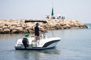 Barco SIN LICENCIA en Oliva