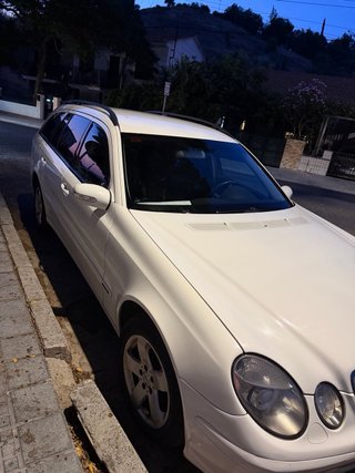 Mercedes-Benz W211 2003