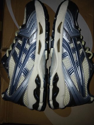 Zapatillas Asics Kayano 14 Talla 43 Beige/Plata