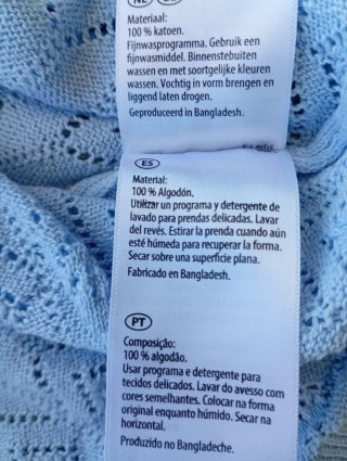 Jersey calado de manga corta.