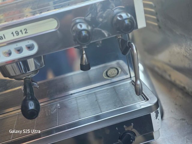 Cafetera Profesional La Cimbali M27 RE