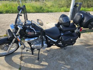 Suzuki Intruder VL 125 Cruiser Negra