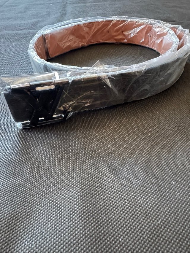 Cinturón Louis Vuitton Reversible Negro/Gris