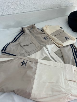 Conjunto Adidas Chándal Beige y Blanco