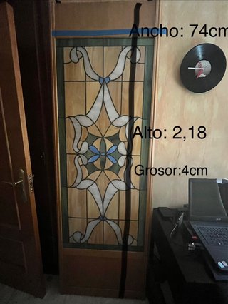 Puerta corredera con vidriera artesanal