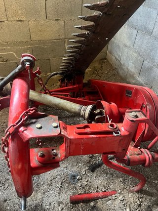 Segadora de forraje roja. 1,80 cm de cuchilla.