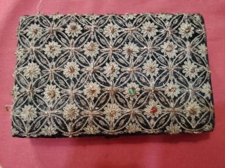 Antiguo Joyero Bordado Negro y Dorado