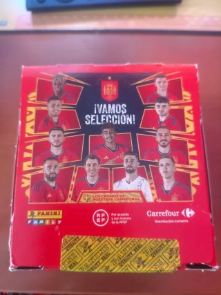 Caja de cromos Panini Family Carrefour 2024