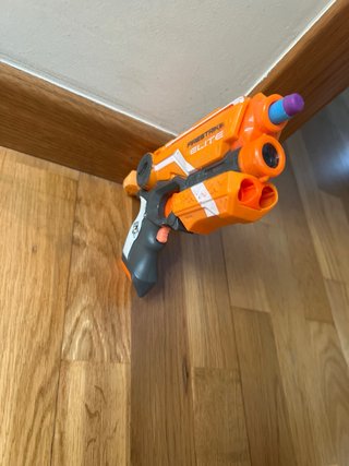 Lote Nerf: Pistola, 2 Cargadores y 22 balas