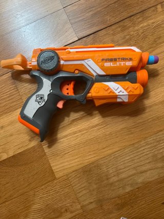 Lote Nerf: Pistola, 2 Cargadores y 22 balas