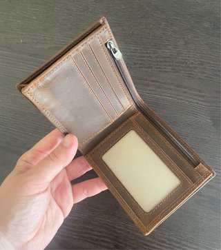 Cartera de piel marrón