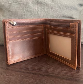 Cartera de piel marrón