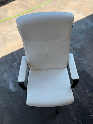 Silla de oficina ergonómica blanca