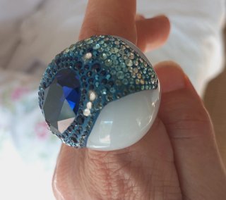 Impactante anillo Swarovski Ying-Yang Talla 56
