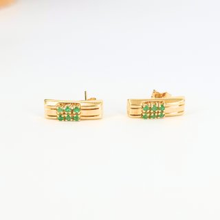 Pendiente de oro de 18k con piedras, 2.75 g.