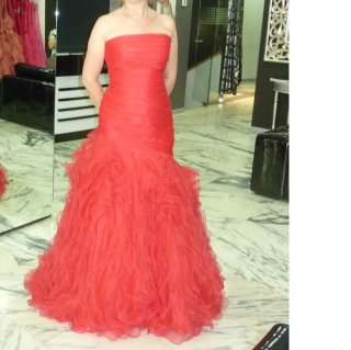 Vestido rojo rubí fiesta invitada madrina