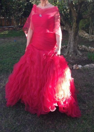 Vestido rojo rubí fiesta invitada madrina