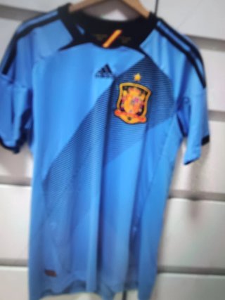 Equipación España Adidas da hasta una 42