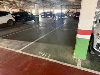 Garaje en venta en Pedró en Cornellà de Llobregat