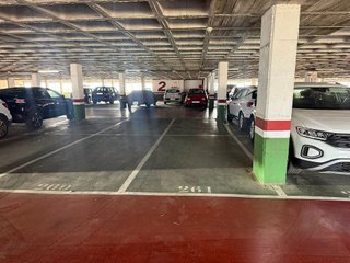Garaje en venta en Pedró en Cornellà de Llobregat
