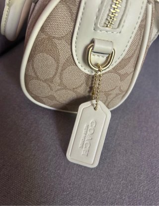 Mochila Coach Monograma Bege e Branco