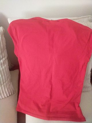 Camiseta deportiva Nike roja