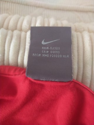 Camiseta deportiva Nike roja