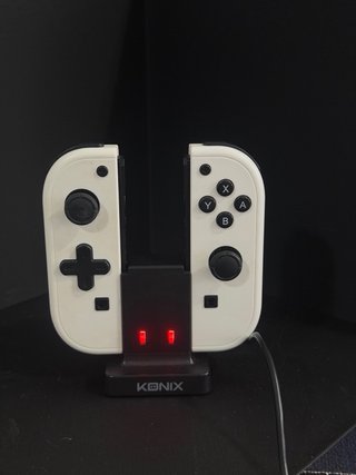 Nintendo Switch + 4 Joy-Con + Base Carga