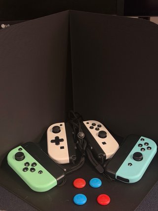 Nintendo Switch + 4 Joy-Con + Base Carga