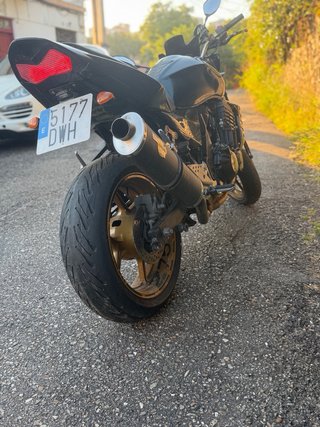 Kawasaki Z750 Negra y Verde
