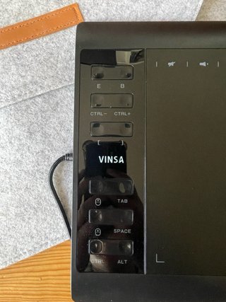 Tableta Gráfica Vinsa Negra + Funda Gris