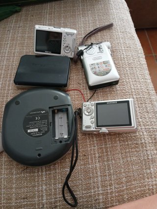 Lote Cámaras Digitales, Reproductor CD y Cassette