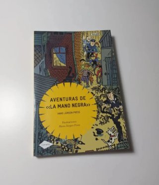 Lote 3 libros (La mano negra y El pequeño Nicolás)